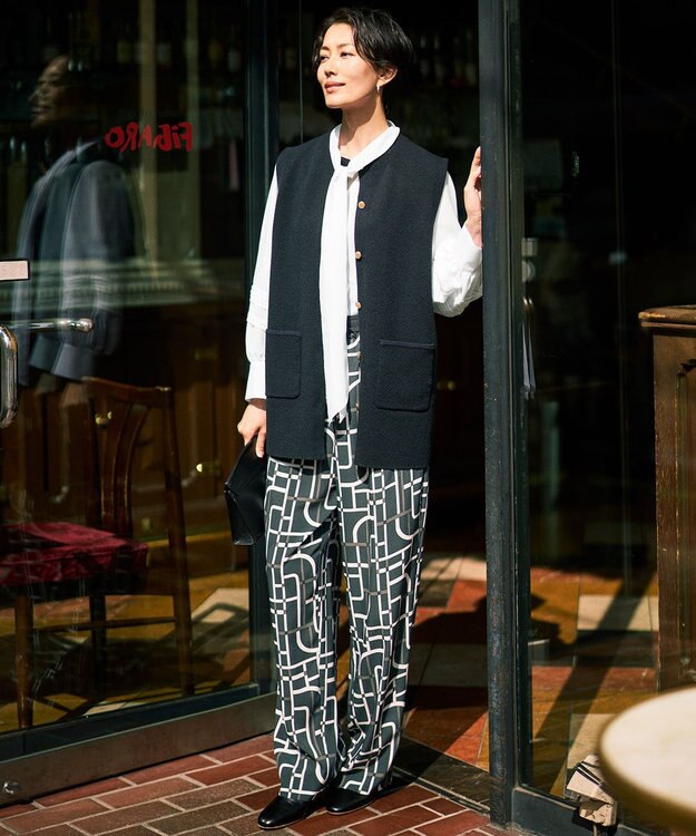 自由区 L 【17号サイズまで展開・カタログ掲載】ジオメトリックレトロプリント パンツ グレーベース