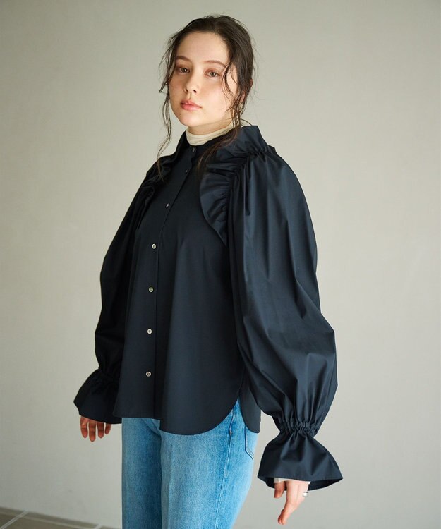 #Newans 【洗濯機可能/シワになりにくい】〈春名亜美さんコラボ〉ショルダーフリルブラウス ネイビー