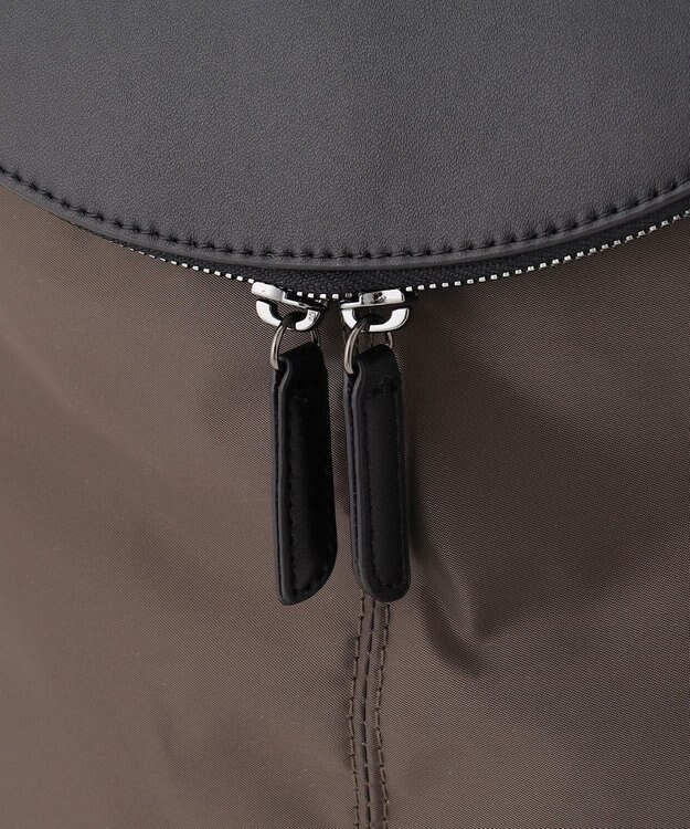 Y'SACCS 【CORDURA×リサイクルレザー】ラウンドフラップリュック カーキ