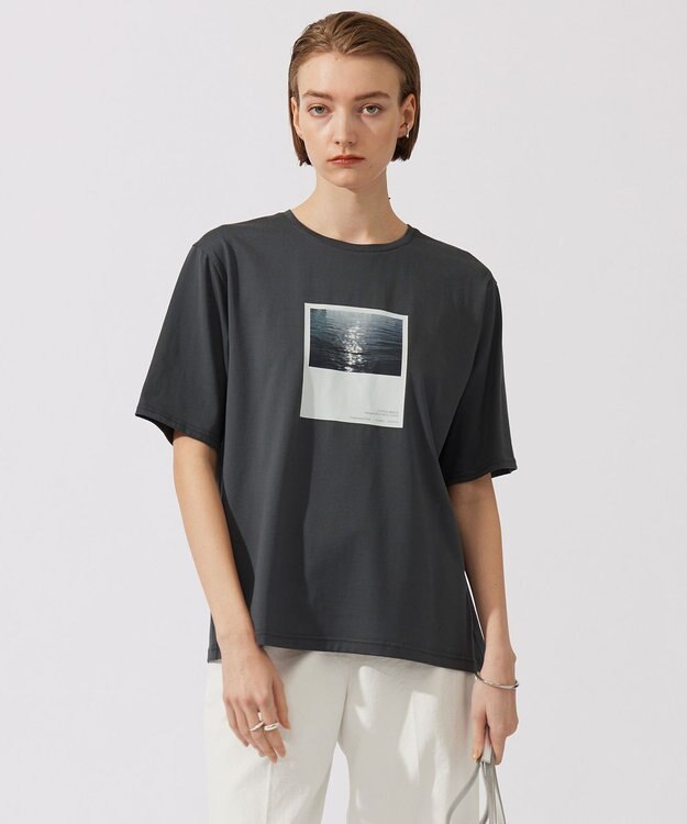 ICB 【接触冷感・UVケア・洗える】ロゴＴＥＥ カットソー フォト×チャコール系