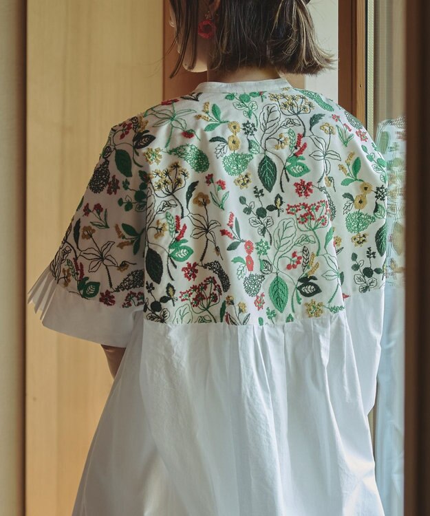 muuc 筆記帳刺繍ヨーク切り替えワンピース〈国産・muucオリジナル総柄刺繍〉〈オーガニック綿〉〈前開き・羽織にも〉〈3シーズン春夏秋〉 ホワイト