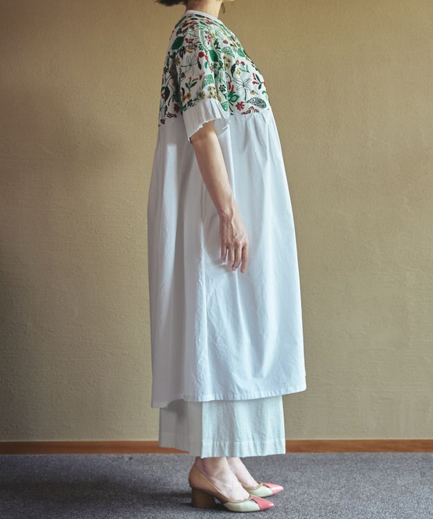 muuc 筆記帳刺繍ヨーク切り替えワンピース〈国産・muucオリジナル総柄刺繍〉〈オーガニック綿〉〈前開き・羽織にも〉〈3シーズン春夏秋〉 ホワイト