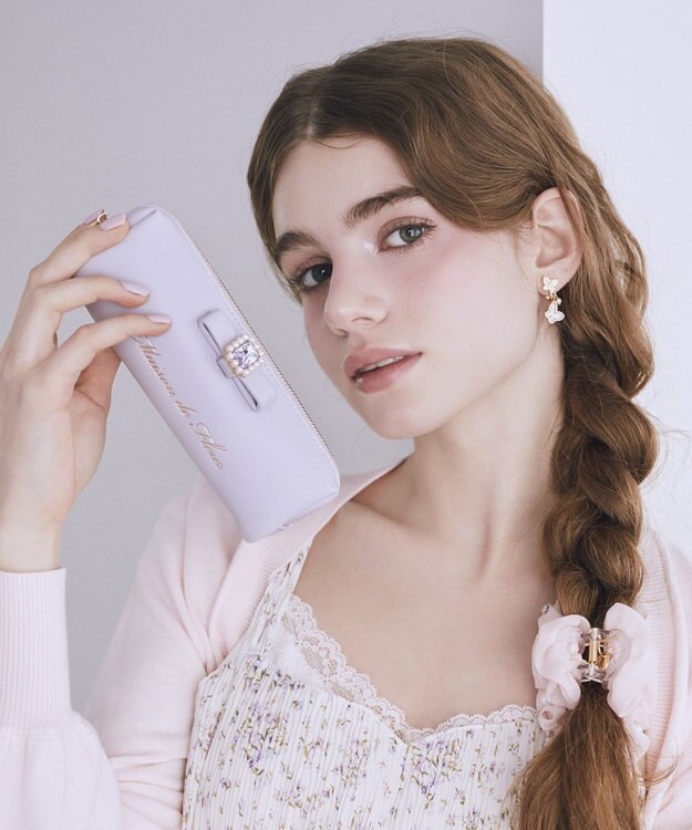 Maison de FLEUR パールビジュー合皮リボンロングポーチ Lavender