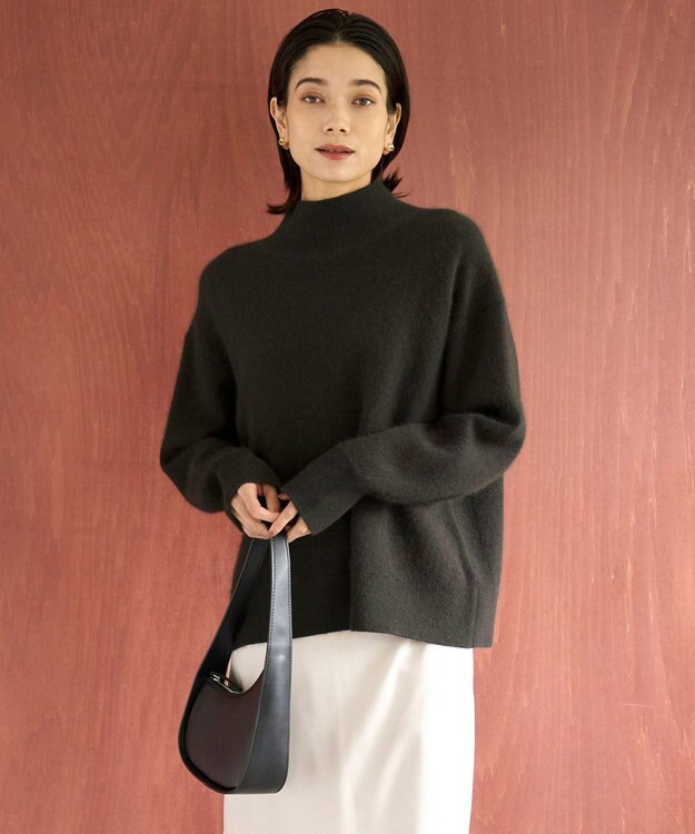 UNFILO 【WEB＆一部店舗限定】へアリースウェット ハイネックニット オリーブグリーン