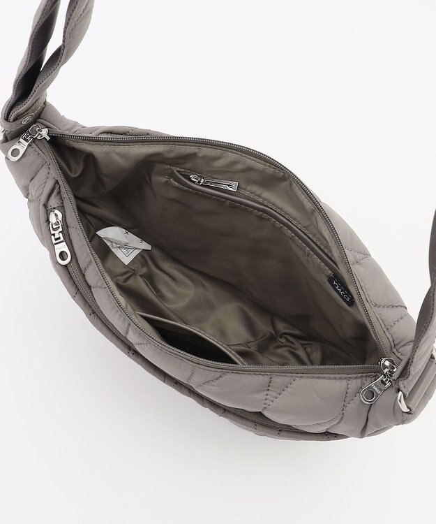 Y'SACCS バイアスキルトショルダー グレージュ