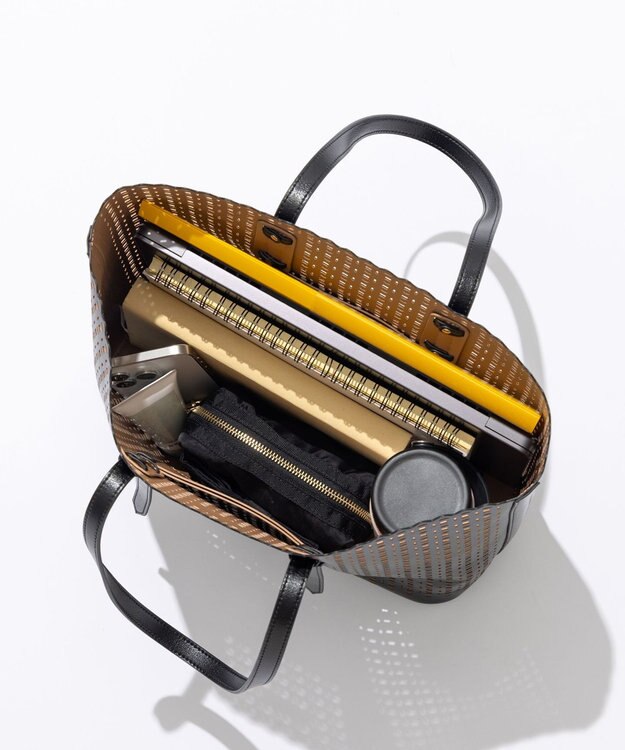 23区 フェイクレザー カットアウト トートバッグ ブラック系