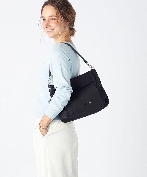 LA BAGAGERIE 多収納ナイロン2WAYショルダー ブラック