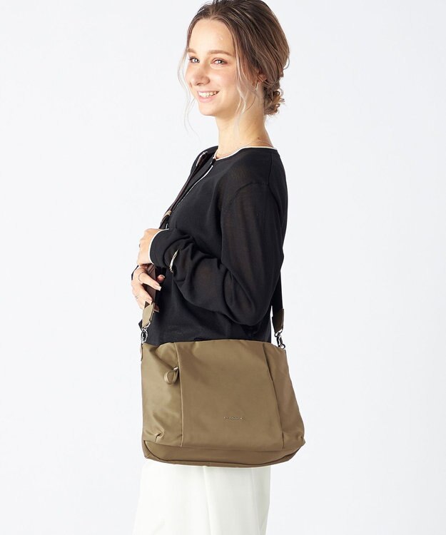 LA BAGAGERIE 多収納ナイロン2WAYショルダー グレージュ