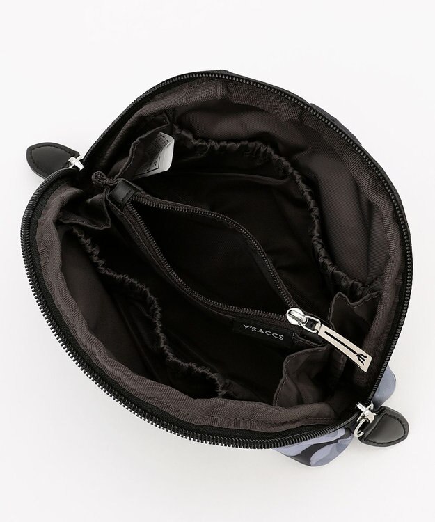 Y'SACCS 総柄プリントハーフムーンポーチ グレー