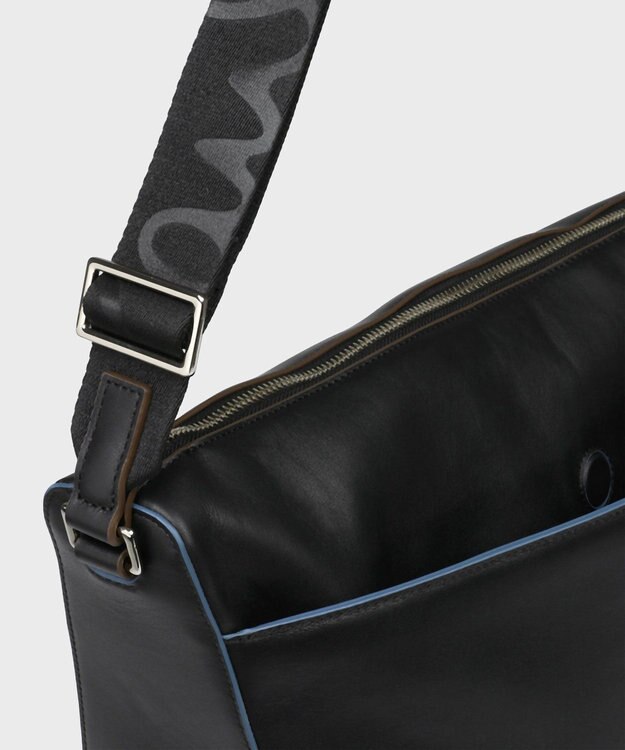 Paul Smith ロゴエンボス ショルダーバッグ ブラック