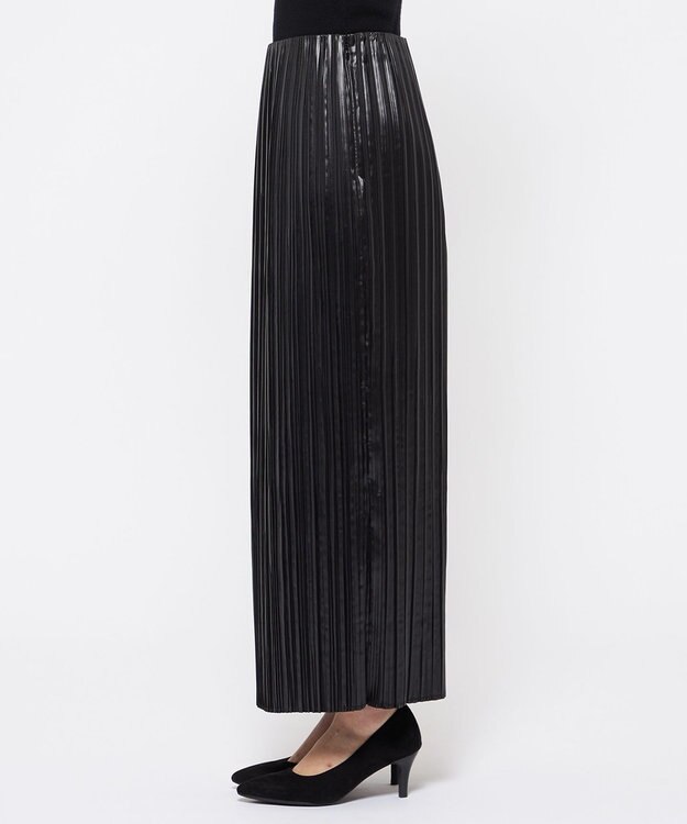 uncrave レザー ライク サテン プリーツスカート（uncrave WHITE） ブラック