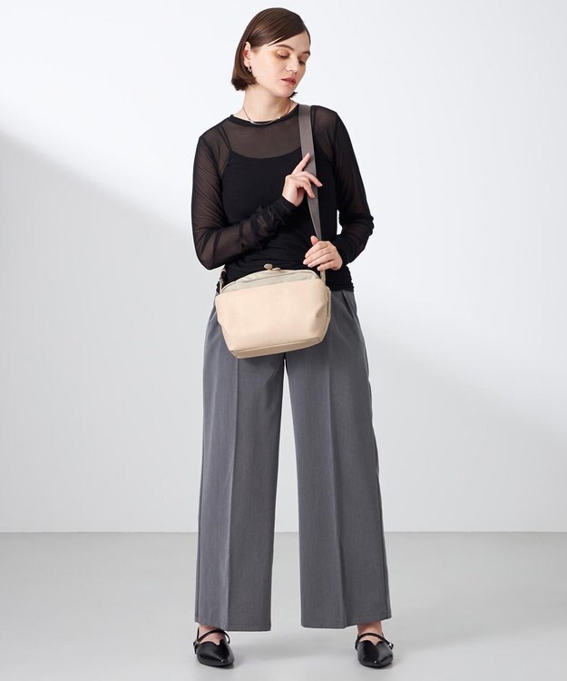 Y'SACCS シルキーリュクスショルダーバッグ アイボリー