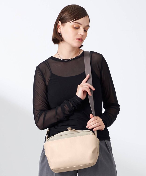 Y'SACCS シルキーリュクスショルダーバッグ アイボリー