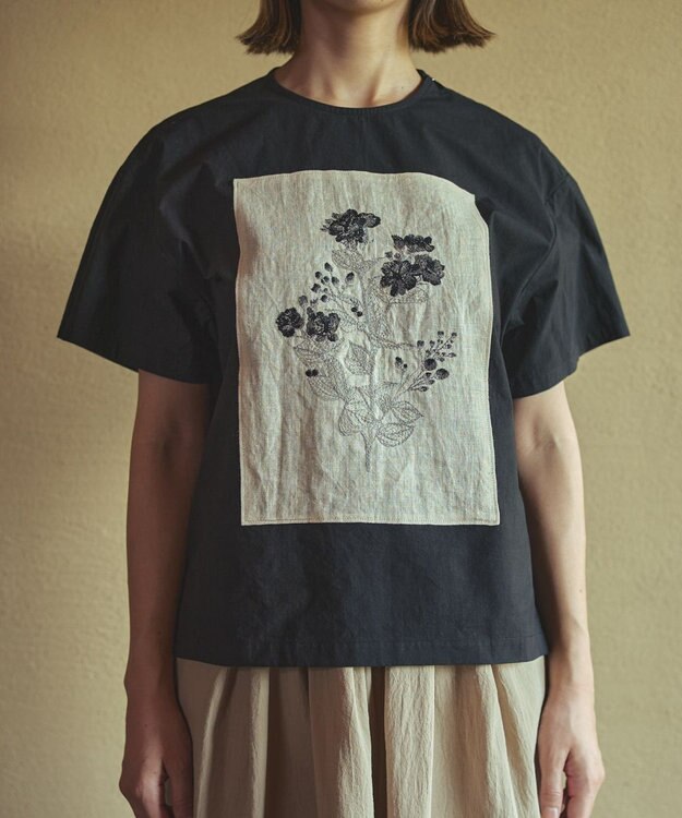 muuc ジャスミン刺繍半袖プルオーバー〈日本製・上質な天然素材・遠州織物〉〈繊細なオリジナル花刺繍〉〈ゆったりフリーサイズ〉〈上品な大人の布帛Tシャツ〉 ブラック