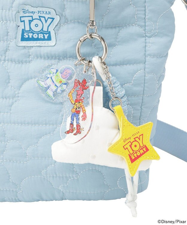 earth music&ecology 【予約】チャーム付キルティングショルダー/TOY STORY サックスブルー