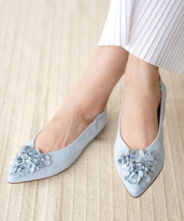 nouvelleRobe Oū 【本革・高反発】Floral decoration ポインテッドトゥ パンプス グレーメタリック