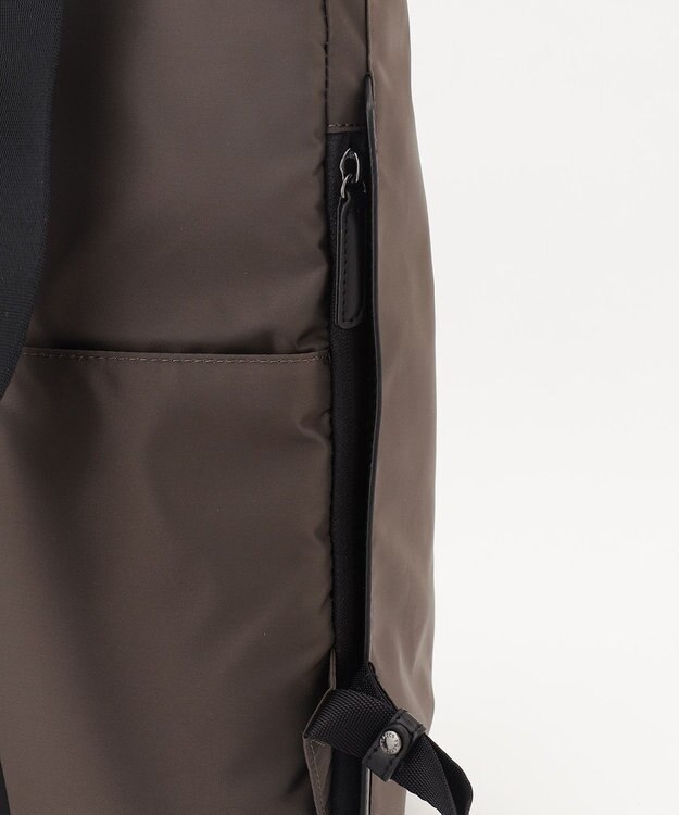 Y'SACCS 【CORDURA×リサイクルレザー】ラウンドフラップリュック カーキ