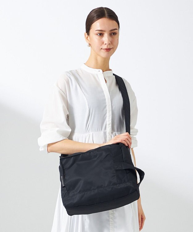 Y'SACCS 【Y'SACCS Gene Line】ヴァール ショルダーバッグ ブラック