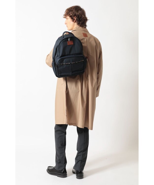 DAKS 軽量ナイロン×レザー ハウスチェックディテール PC収納バックパック ネイビー