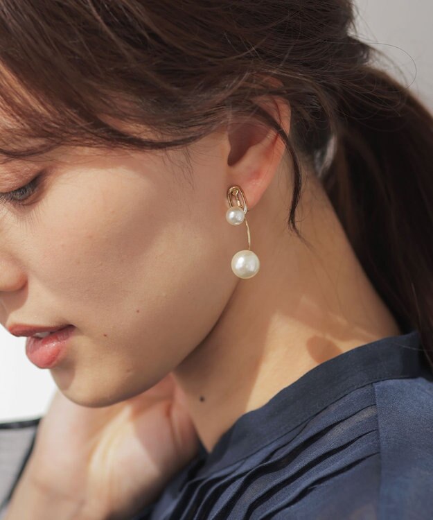 組曲 スウィングイミテーションパール イヤリング ゴールド系