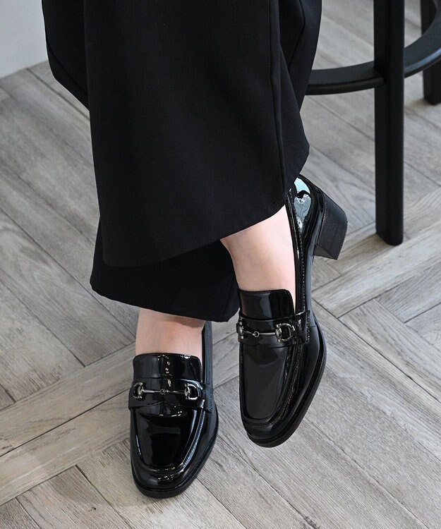 APOM イタリアンレザー ブロックヒールビットローファー45 ブラックエナメル