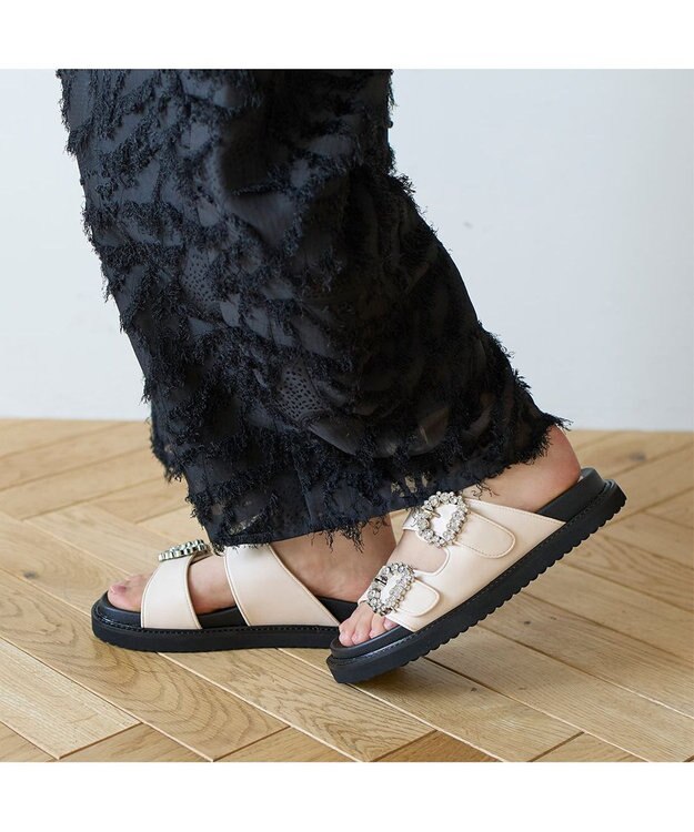 MODE ET JACOMO <carino>厚底ビジューバックルサンダル アイボリー