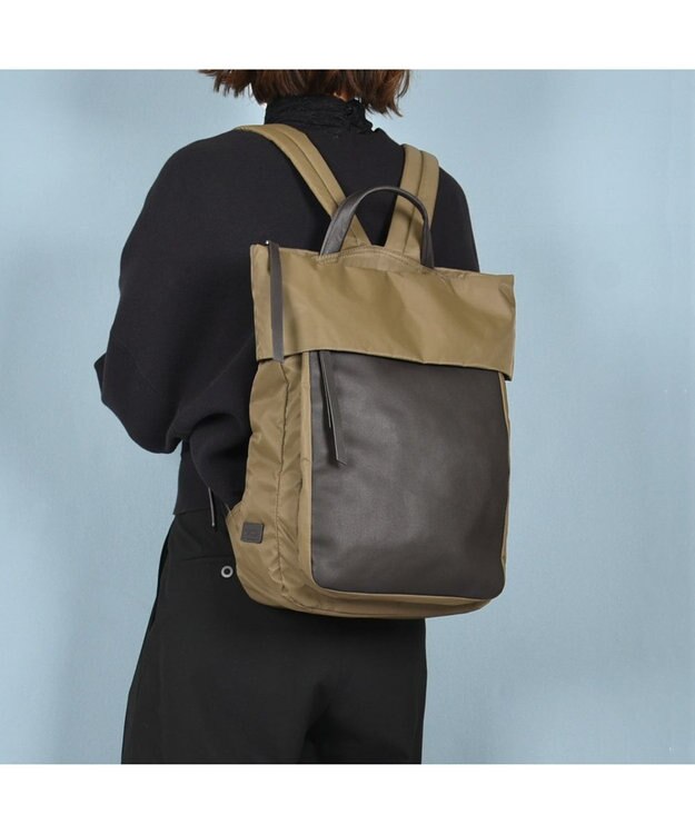 Y'SACCS リサイクルナイロン×カウレザー ラップリュック カーキ