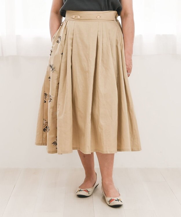 muuc 〈コットン×リネン〉〈高品質なドライタッチ生地〉〈遠州織物の工場で織られた上質な生地〉野小花刺繍 ウエスト後ろゴムあり 裏地あり ギャザースカート ベージュ