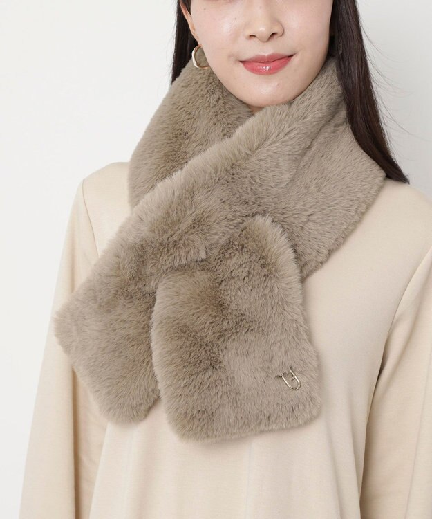 MOONBAT FURLA（フルラ）ビッグ差し込みファーティペット  アーチロゴ フェイクファー ベージュ