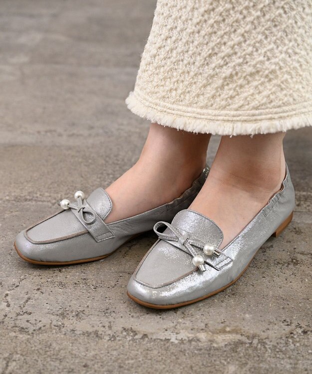 nouvelleRobe Oū 【本革・高反発】Square スクエアトゥ パール付きモカシン グリーンメタリック