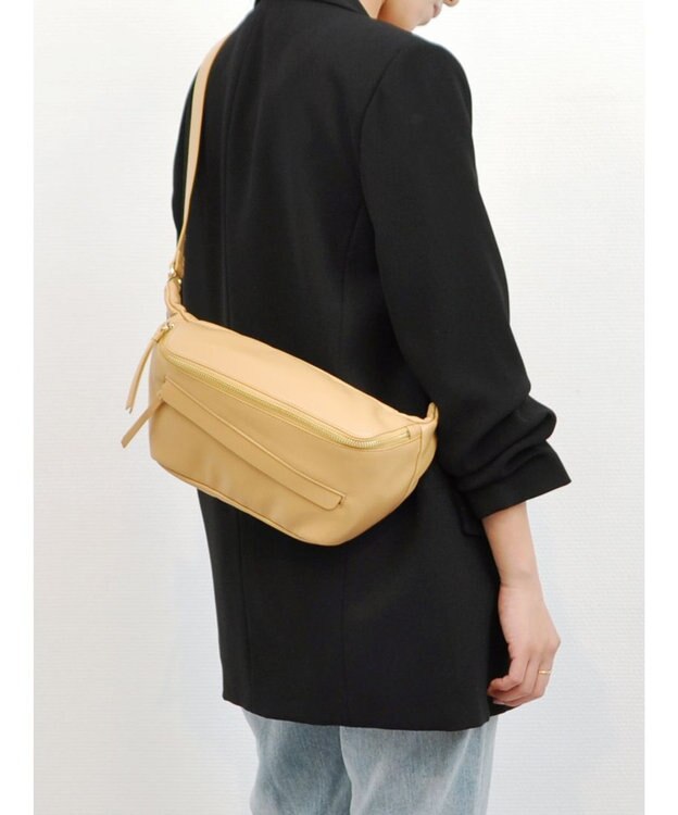 UNBILLION kakatoo ソフト合皮ボディバッグ ベージュ