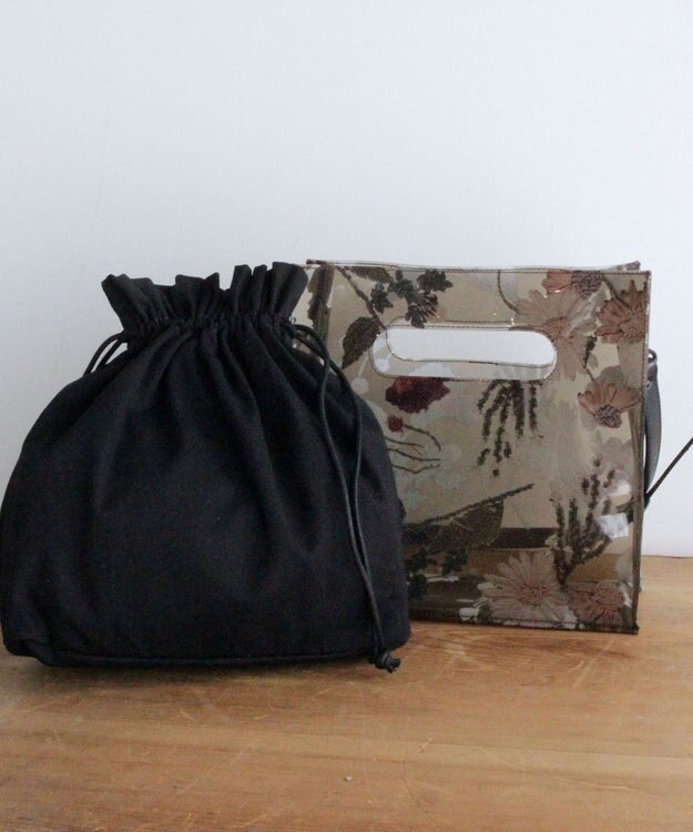 muuc 〈2WAY〉色糸花刺繍模様 ビニール生地 牛革ショルダー紐付き スクエアバッグ ブラック