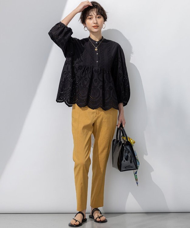 23区 L 【洗える】コットンエンブロイダリー クロップド ブラウス ブラック系