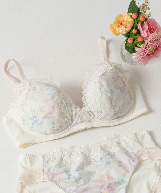 Wing 【マッチミーブラ】　ノンワイヤー　ブラがわたしに合わせてくれる　しめつけない快適な着用感　ウイング／ワコール　KB2070 アイボリー