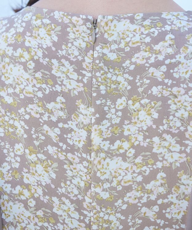 Tiaclasse 【洗える】フレアスリーブ花柄サックワンピース モカ