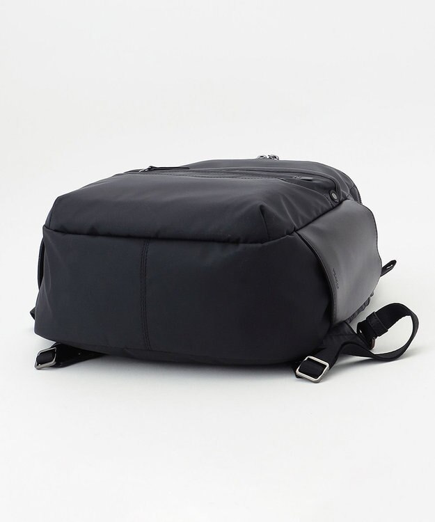 Y'SACCS 【ナイロンタフタ×リサイクルレザー】デイリーリュック ブラック