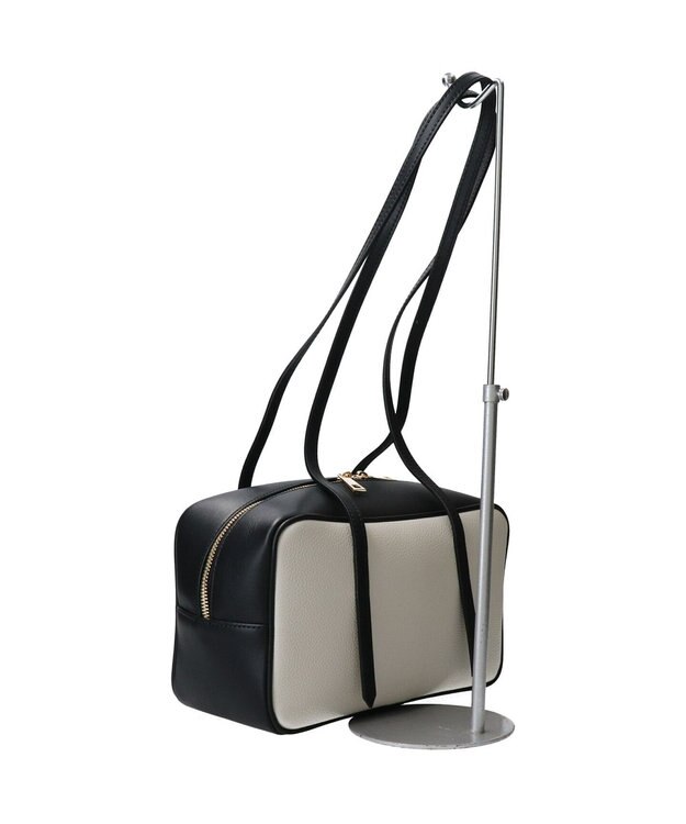 INTER-CHAUSSURES 【Christian Villa】レザーミディアムショルダーバッグ ブラックコンビ