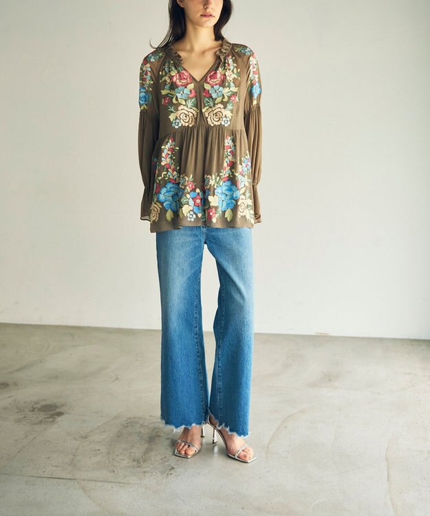 GRACE CONTINENTAL フラワー刺繍ギャザートップ カーキ