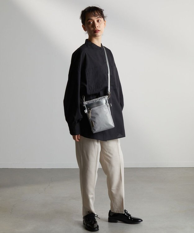 Y'SACCS テープデザインポシェット ライトグレー