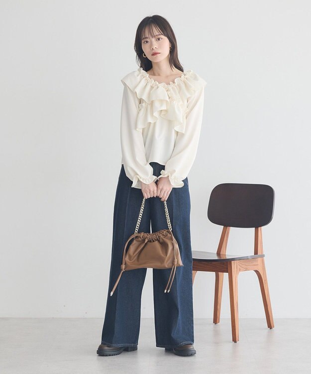 earth music&ecology フリルオフショルブラウス Ivory