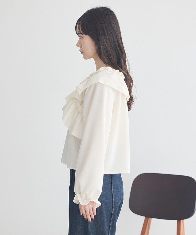 earth music&ecology フリルオフショルブラウス Ivory