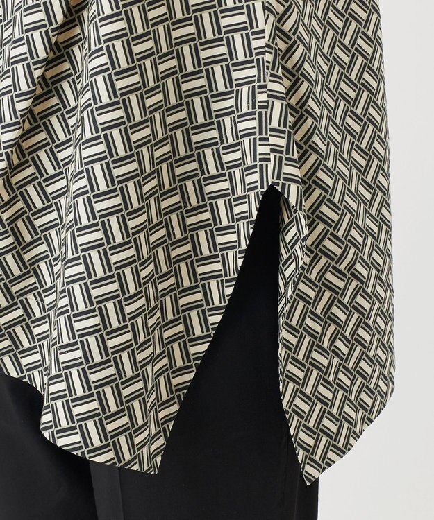 23区 S 【R(アール)】ジオメトリックプリント ハンカチヘム ブラウス ジオメトリックプリント