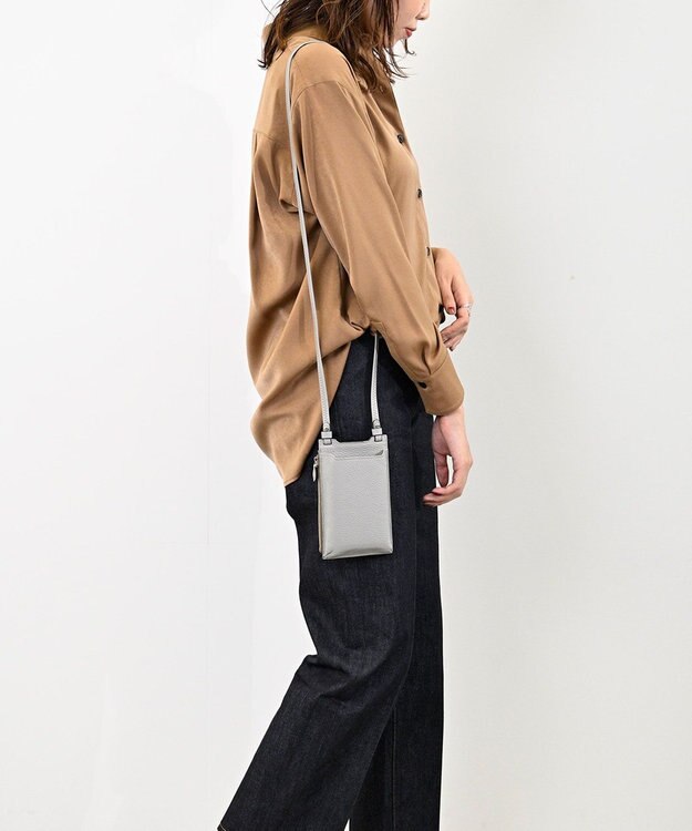 Atelier nuu 本革 スマホショルダー グレー