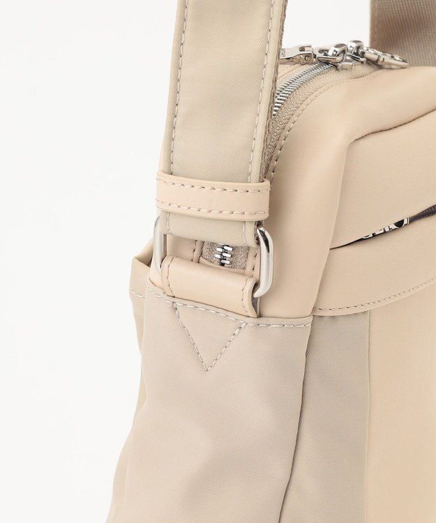 Y'SACCS ブロックモチーフポシェット アイボリー