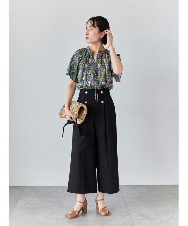 Te chichi 【LIBERTY FABRICS】フリルネックブラウス ネイビー