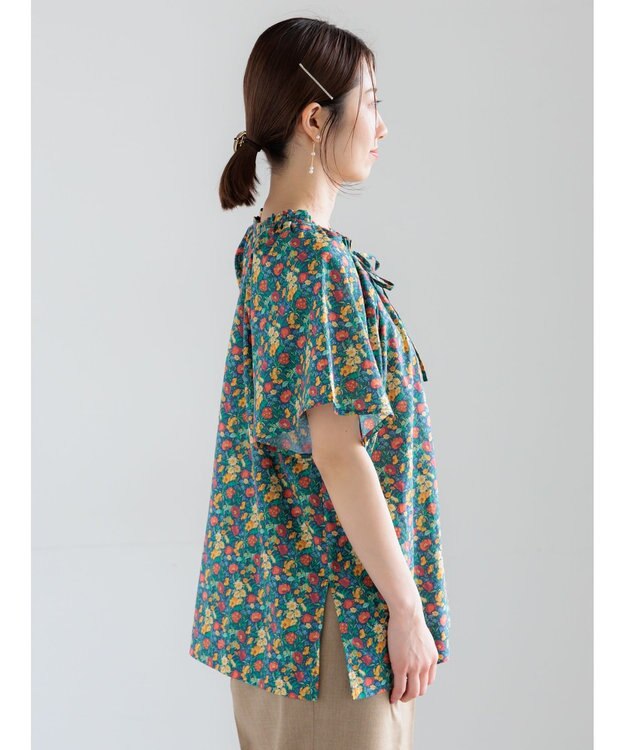 Te chichi 【LIBERTY FABRICS】フリルネックブラウス ネイビー