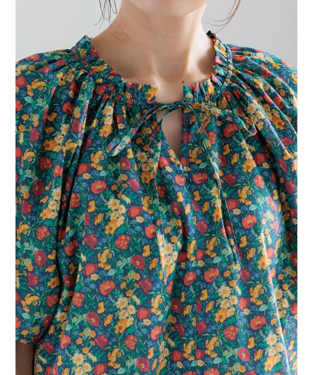 Te chichi 【LIBERTY FABRICS】フリルネックブラウス ネイビー