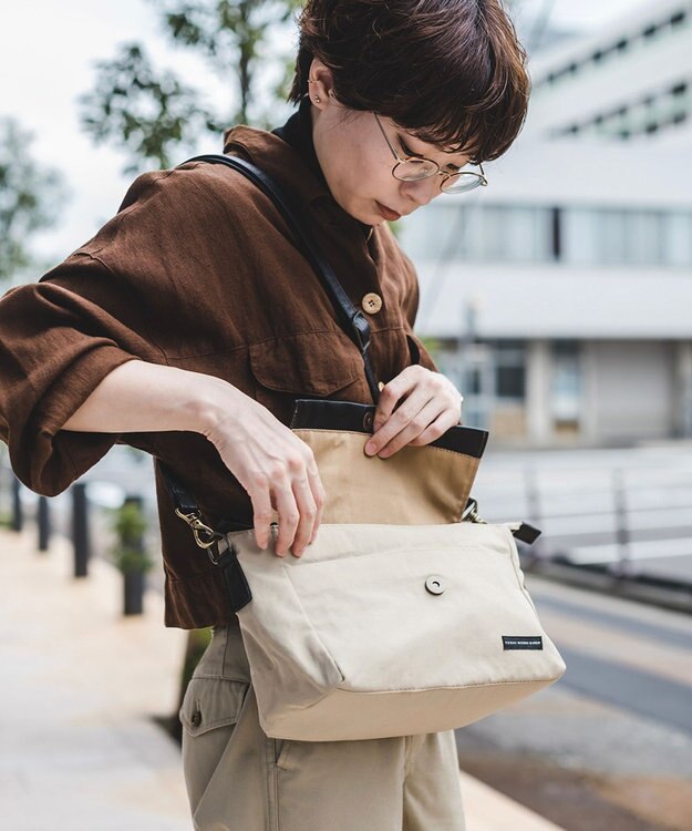 YUSHI EVER - FLAP SHOULDER ナイロン 本革 かぶせショルダーバッグ ベージュ