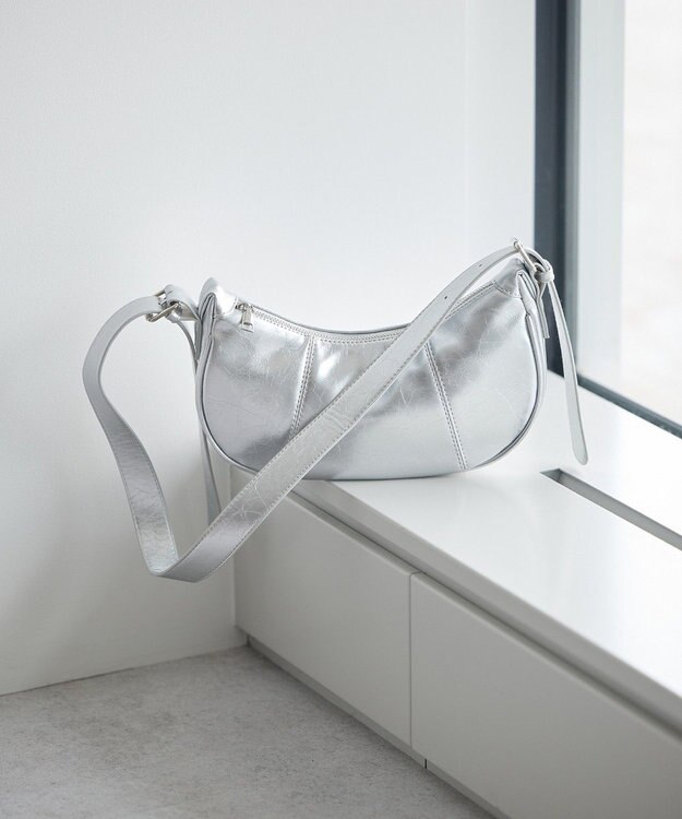 earth music&ecology ハーフムーンバッグ Silver