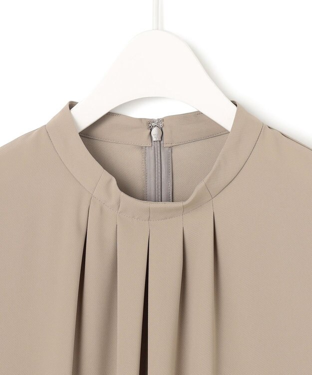 ICB 【接触冷感・UVケア・速乾・洗える】BackSatinAmunzen 5分袖ハイネックブラウス クリームブラウン系